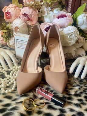 ♥️ Delicious Women's Pointed Toe Side Cut Out
Dress Heel Pump, Taupe 8.5